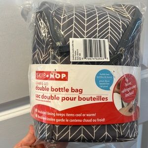 NWT skip hop double bottle insulator